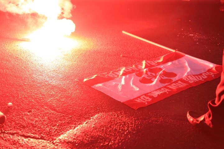 Hai Phong fans set off flares, Chairman Van Tran Hoan broke his promise - 4