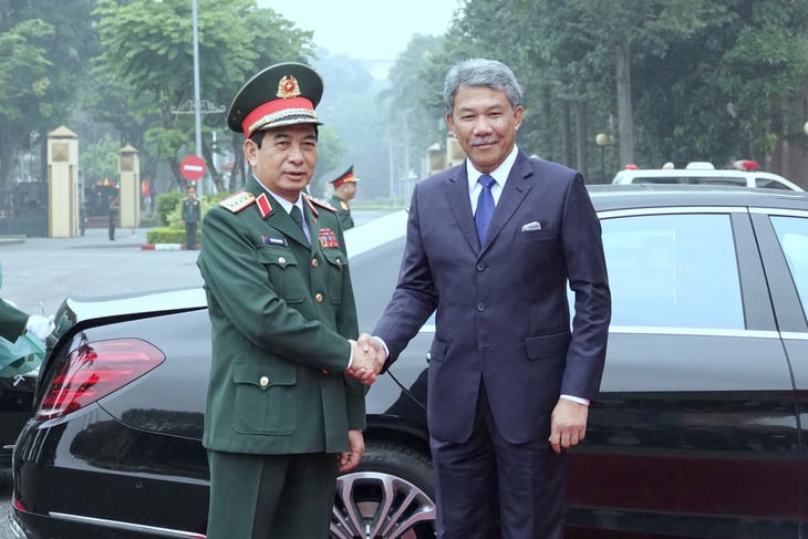 Malaysian Defense Minister visits Vietnam