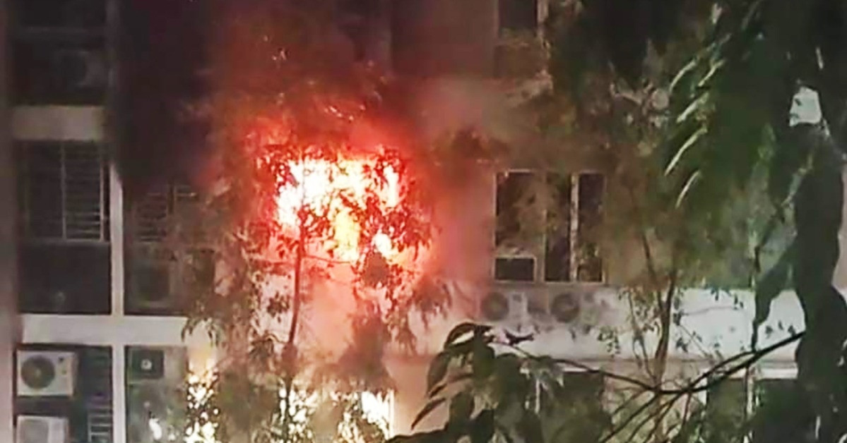 Apartment fire in 6-storey apartment building in Hanoi