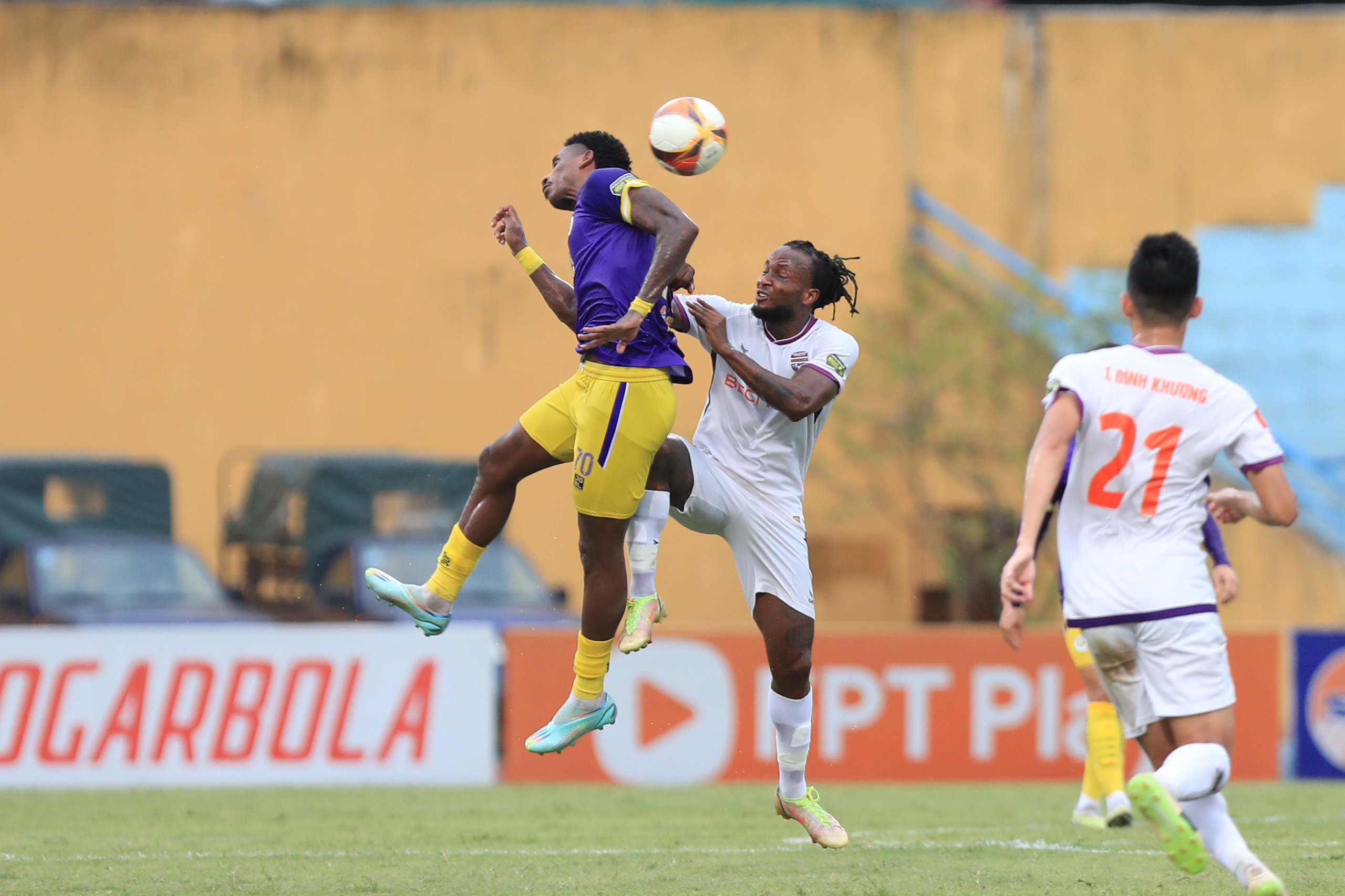 Các ngôi sao tỏa sáng, CLB Hà Nội hòa không tưởng Bình Dương, đứng tốp 3 V-League- Ảnh 2.