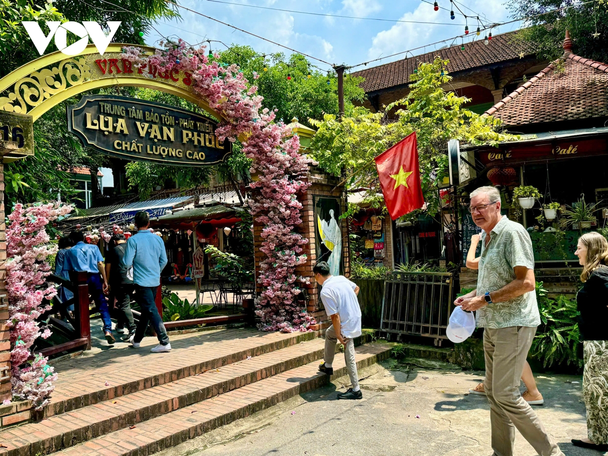 du lich ha noi phat huy gia tri di san va lang nghe truyen thong hinh anh 1