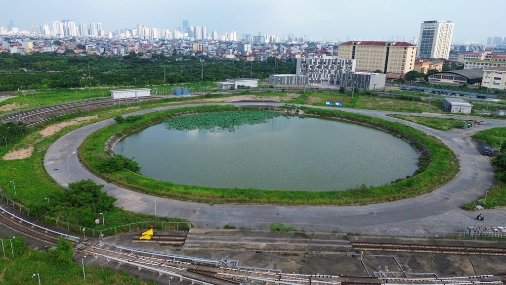 10 Züge auf der Strecke Nhon – Bahnhof Hanoi sind nach vielen Jahren des Wartens fahrbereit. Foto 10