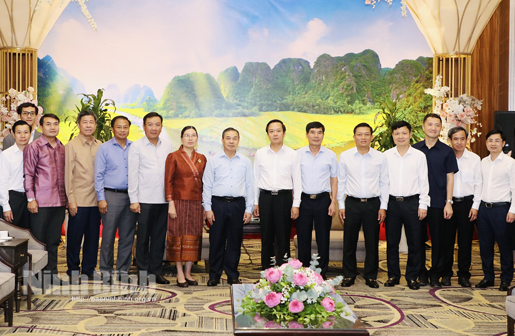 Une délégation de l'ambassade de la RDP lao au Vietnam a visité la province de Ninh Binh