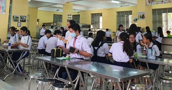 Trường học tiếp tục duy trì căn tin, bãi giữ xe