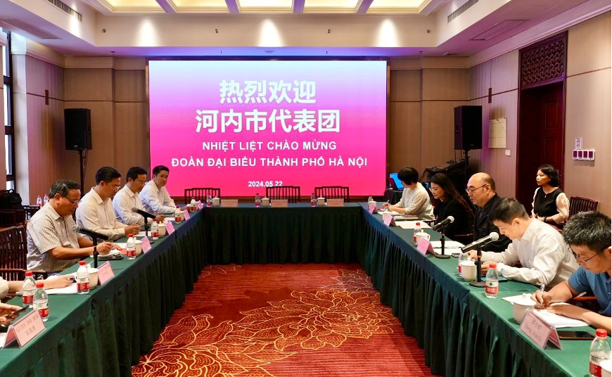 La délégation de la ville de Hanoi a discuté avec les représentants du département de la culture de la ville de Guangzhou lors du séminaire.