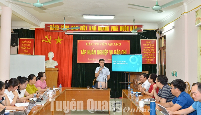 Le journal Tuyen Quang organise une formation sur la méthode de rédaction d'actualités standard SEO