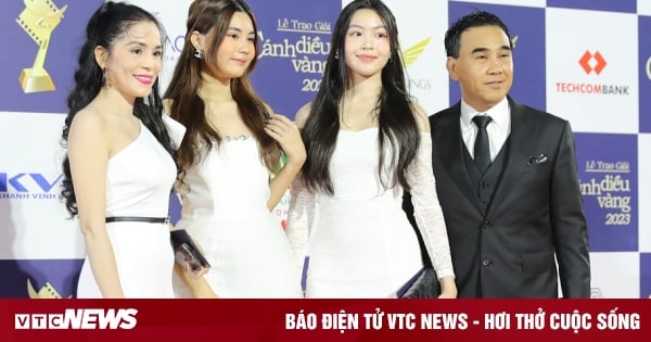 La fille du MC Quyen Linh porte une robe fendue, dévoilant ses longues jambes sur le tapis rouge