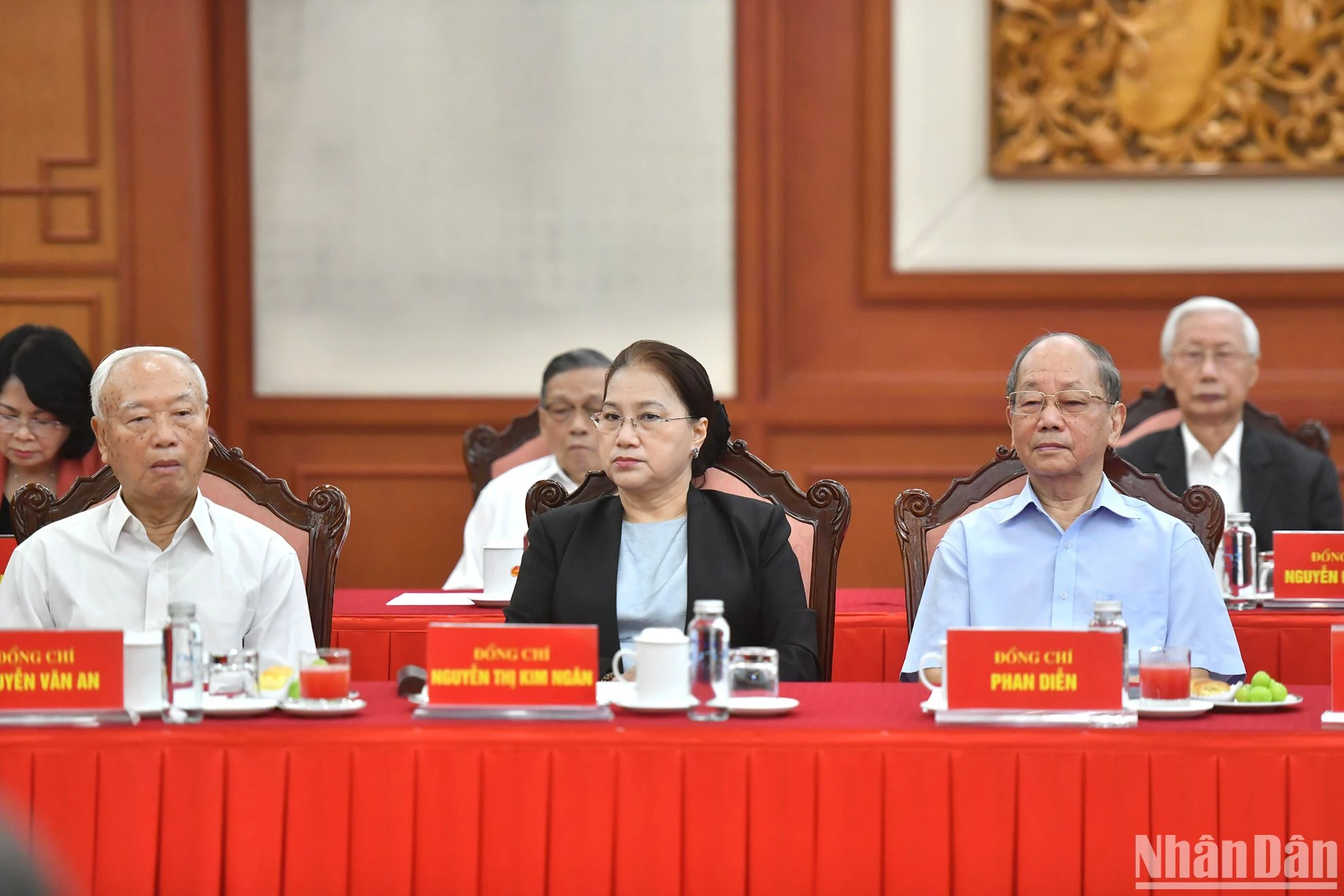 [Photo] General Secretary and President To Lam chaired the meeting with leaders and former leaders of the Party and State photo 8