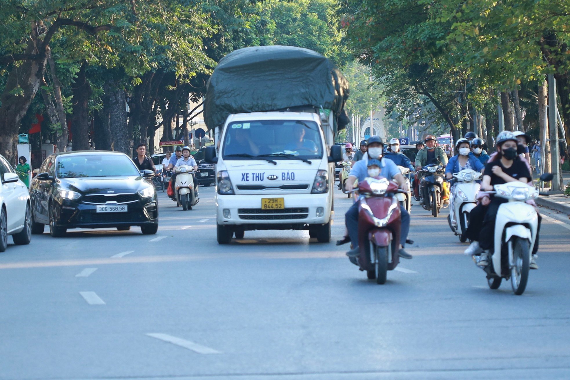 ภาพระยะใกล้ของพื้นที่ฮานอยคาดว่าจะห้ามรถที่ใช้น้ำมันเบนซินในเร็วๆ นี้ ภาพที่ 2