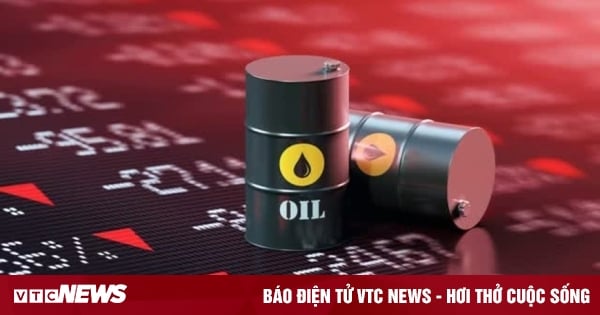 Oil price today December 2: Waiting for new signal from OPEC+, oil price drops