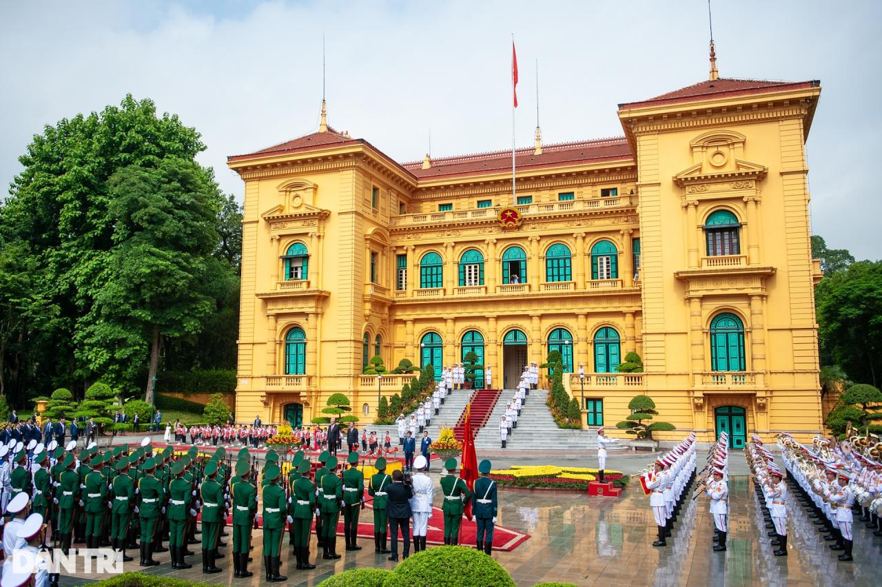 រូបថត៖ ទេសភាពនៃពិធីស្វាគមន៍ចំពោះដំណើរទស្សនកិច្ចផ្លូវការរបស់ប្រធានាធិបតីកាហ្សាក់ស្ថាននៅវៀតណាម