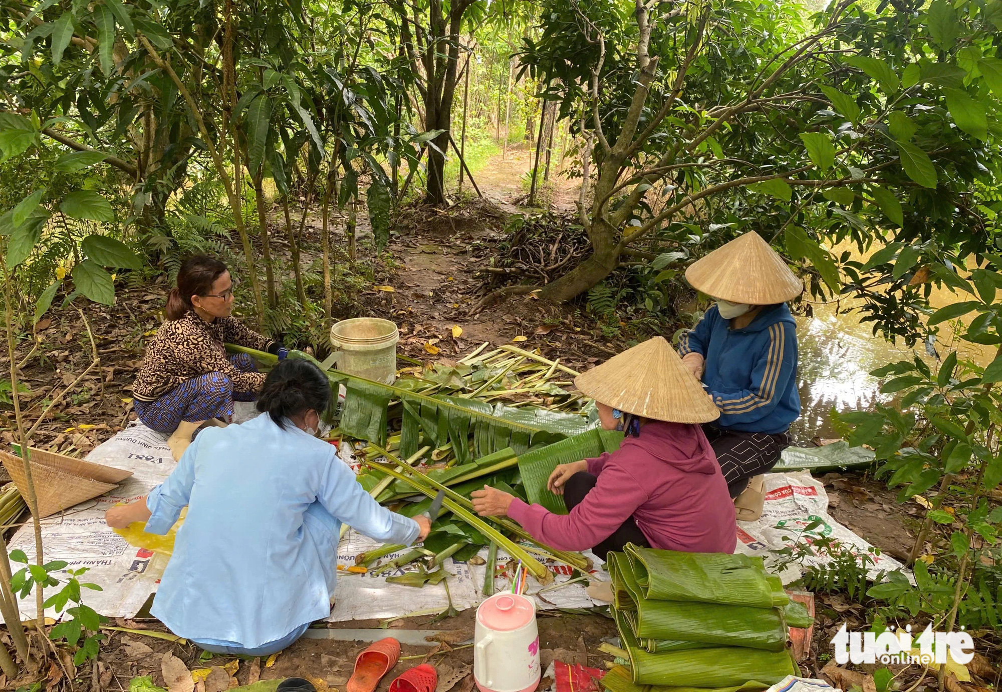 Vì sao đám giỗ ở miền Tây nhà nhà gói bánh tét? - Ảnh 2.