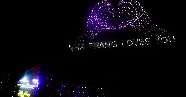 Feast your eyes on drones painting light in the sky of Nha Trang