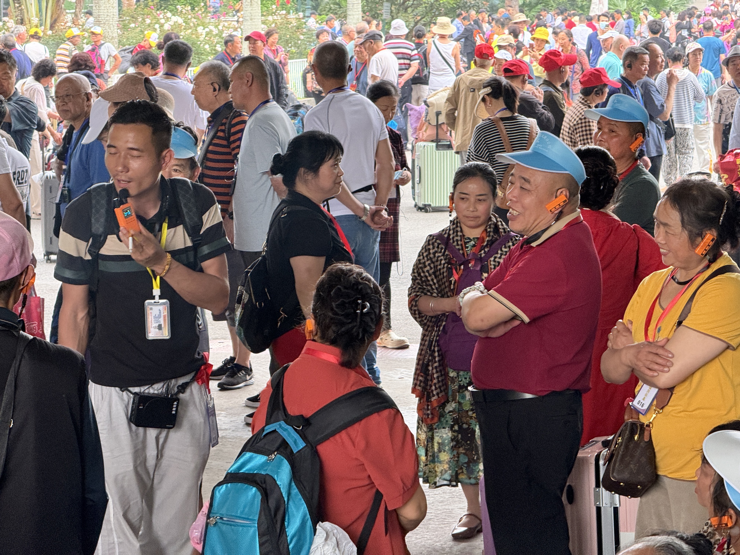 Cửa khẩu Móng Cái ùn tắc cục bộ vì khách Trung Quốc theo tour 0 đồng- Ảnh 11.