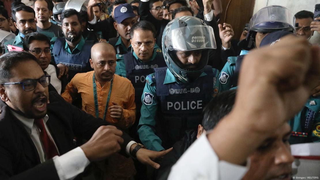 La violencia se intensifica en Bangladesh en medio de las protestas hindúes (imagen 2)