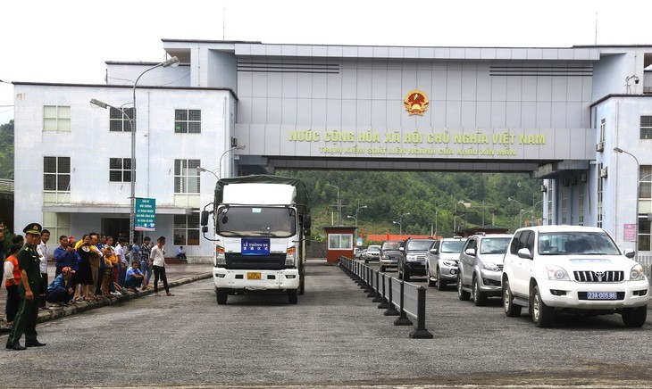 ベトナム-中国国際道路貨物旅客輸送ルート開通式 - 写真1