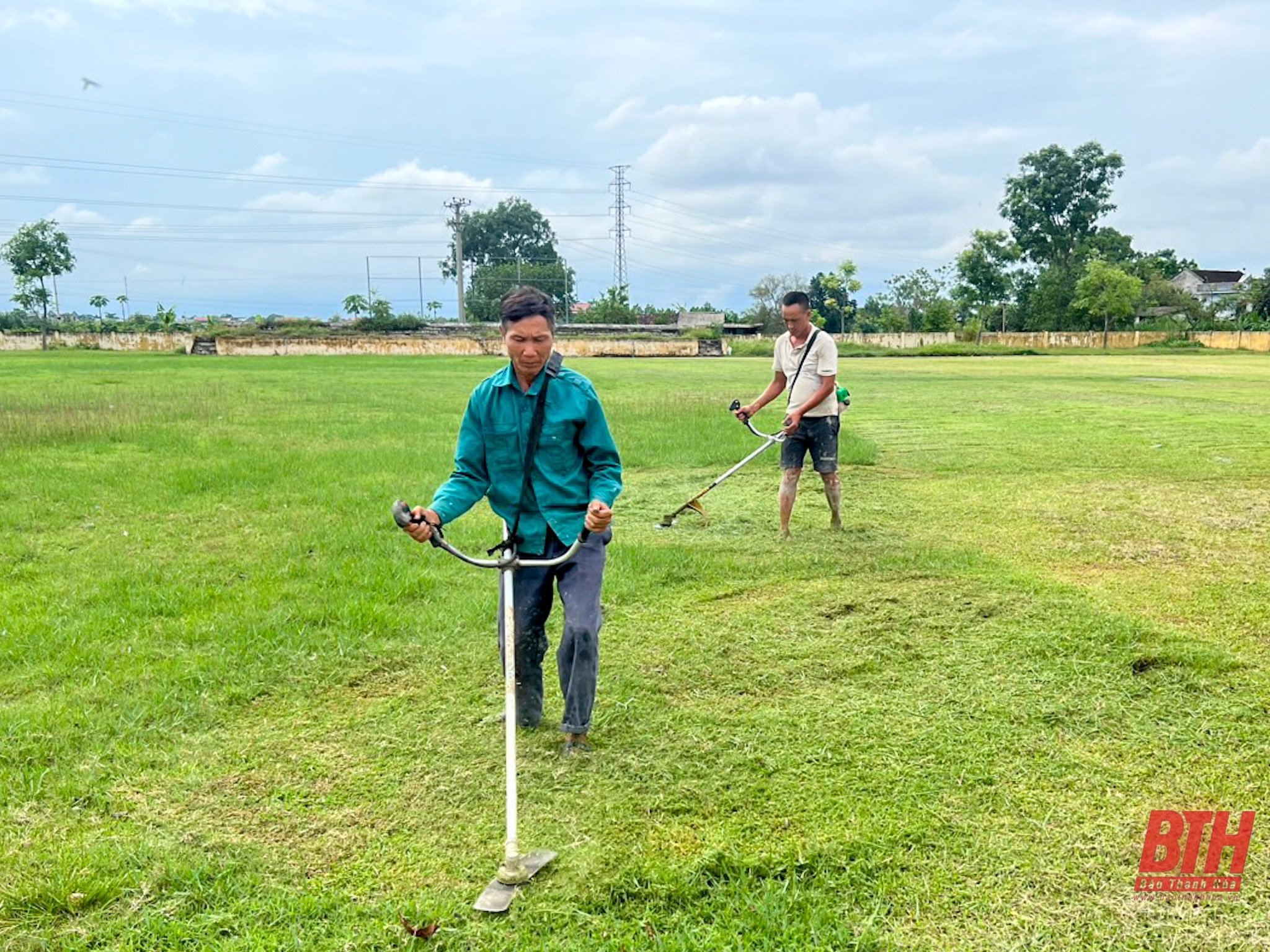 Thieu Hoa hat die Vorbereitungen für den Eröffnungstag des Thanh Hoa Newspaper Cup-Kinderfußballturniers dringend abgeschlossen.