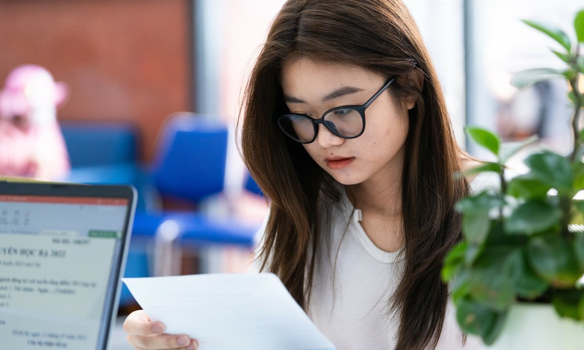 Einige Universitäten reduzieren die Berücksichtigung von High-School-Zeugnissen