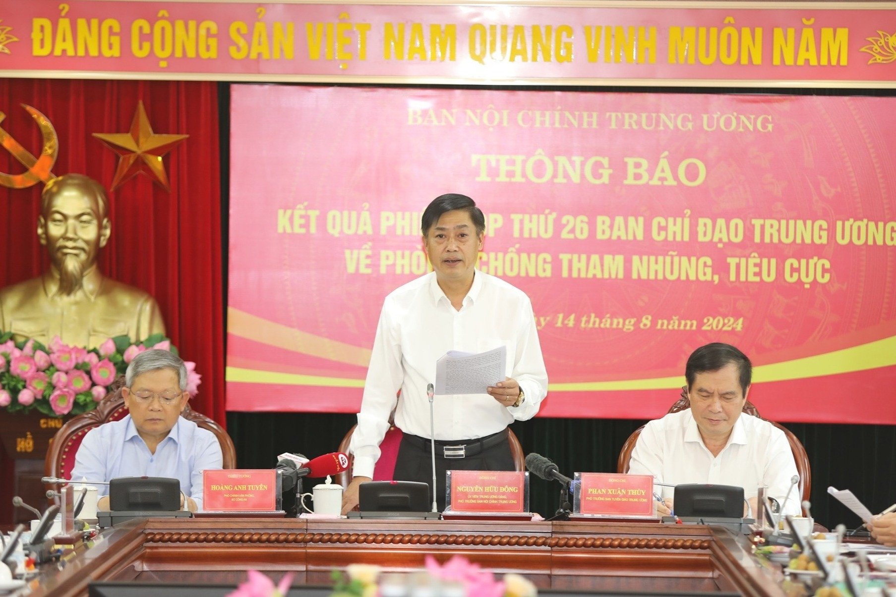 8 officials under central management were prosecuted in the Phuc Son and Thuan An cases.