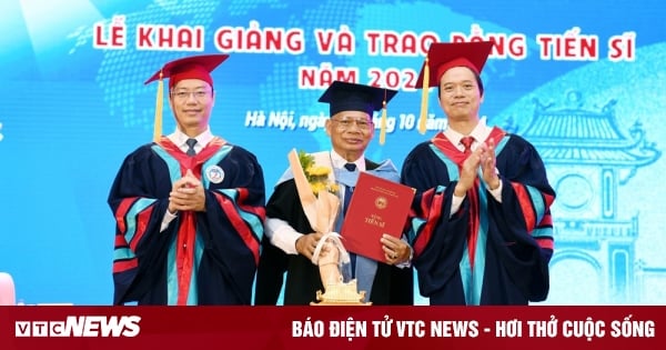 Đại học Kinh tế quốc dân trao bằng cho hơn 90 tân tiến sĩ 2024