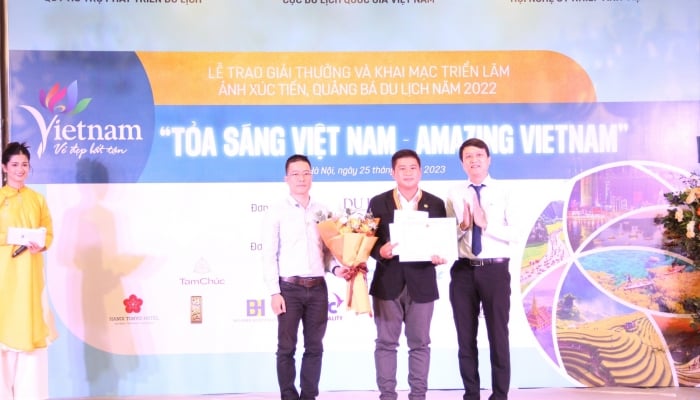 Cérémonie de remise des prix du concours photo « Shining Vietnam »