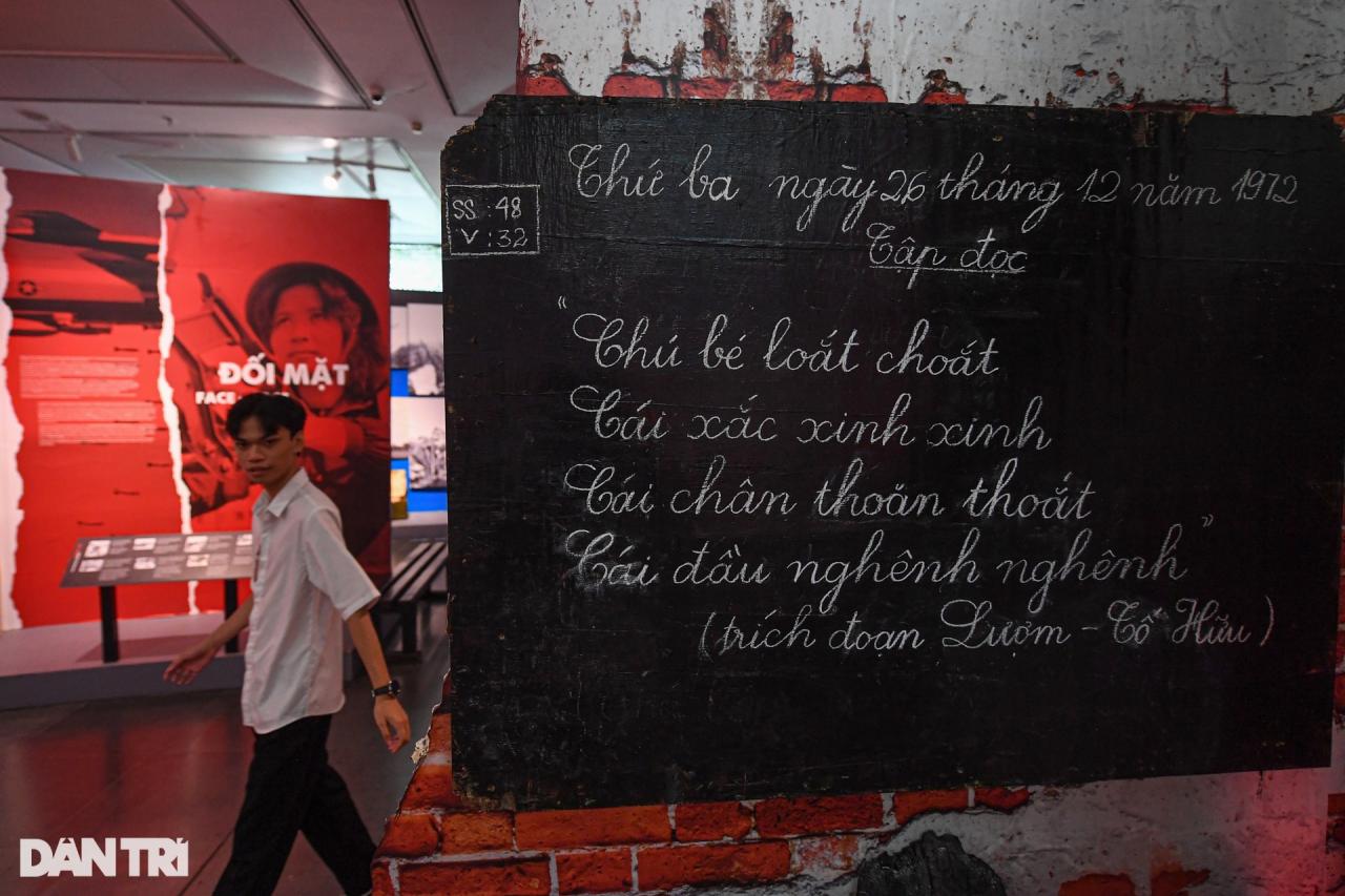Giới trẻ thích thú mặc áo ngũ thân, tham quan bảo tàng nghìn tỷ tại Hà Nội - 8
