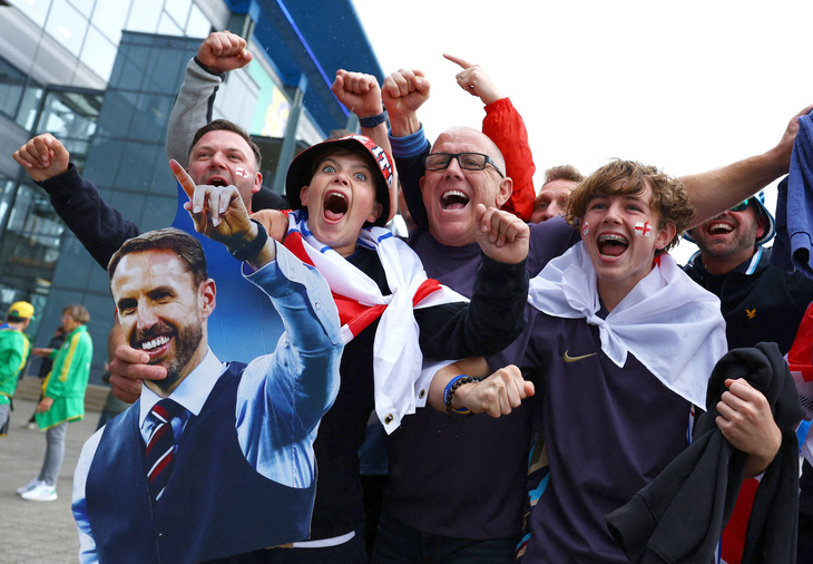 Dù tức giận với HLV Gareth Southgate, nhưng CĐV Anh vẫn tin tưởng vào đội nhà - Ảnh: Reuters