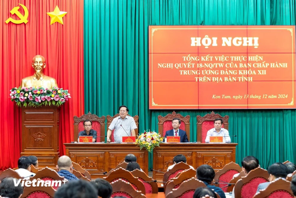 The Provincial Party Executive Committee held a conference to review the implementation of Resolution No. 18-NQ/TW to evaluate the implementation results as well as propose solutions to streamline the apparatus in the coming time. (Photo: Du Toan/Vietnam+)