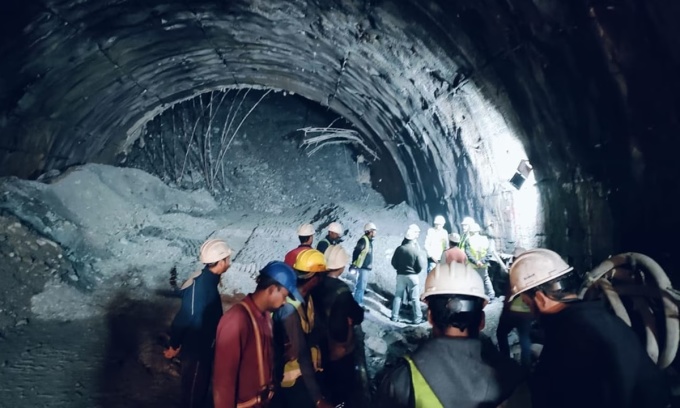 La scène de l'effondrement du tunnel dans l'État d'Uttarakhand, au nord de l'Inde, le 12 novembre. Photo : Indian Express