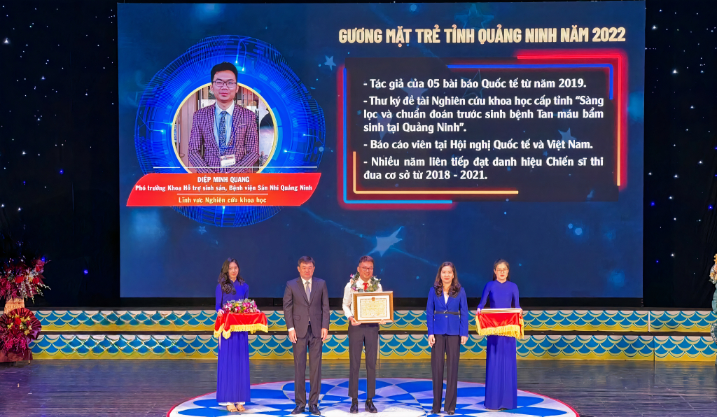 Doctor Diep Minh Quang was honored as one of the 9 outstanding young faces of the province in 2022.