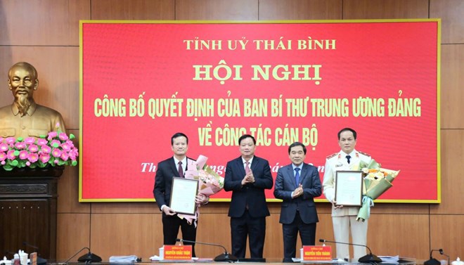 The Chief Prosecutor of the Provincial People's Procuracy and the Chief Justice of the Provincial People's Court join the Executive Committee of the Thai Binh Provincial Party Committee. Photo: Nam Hong