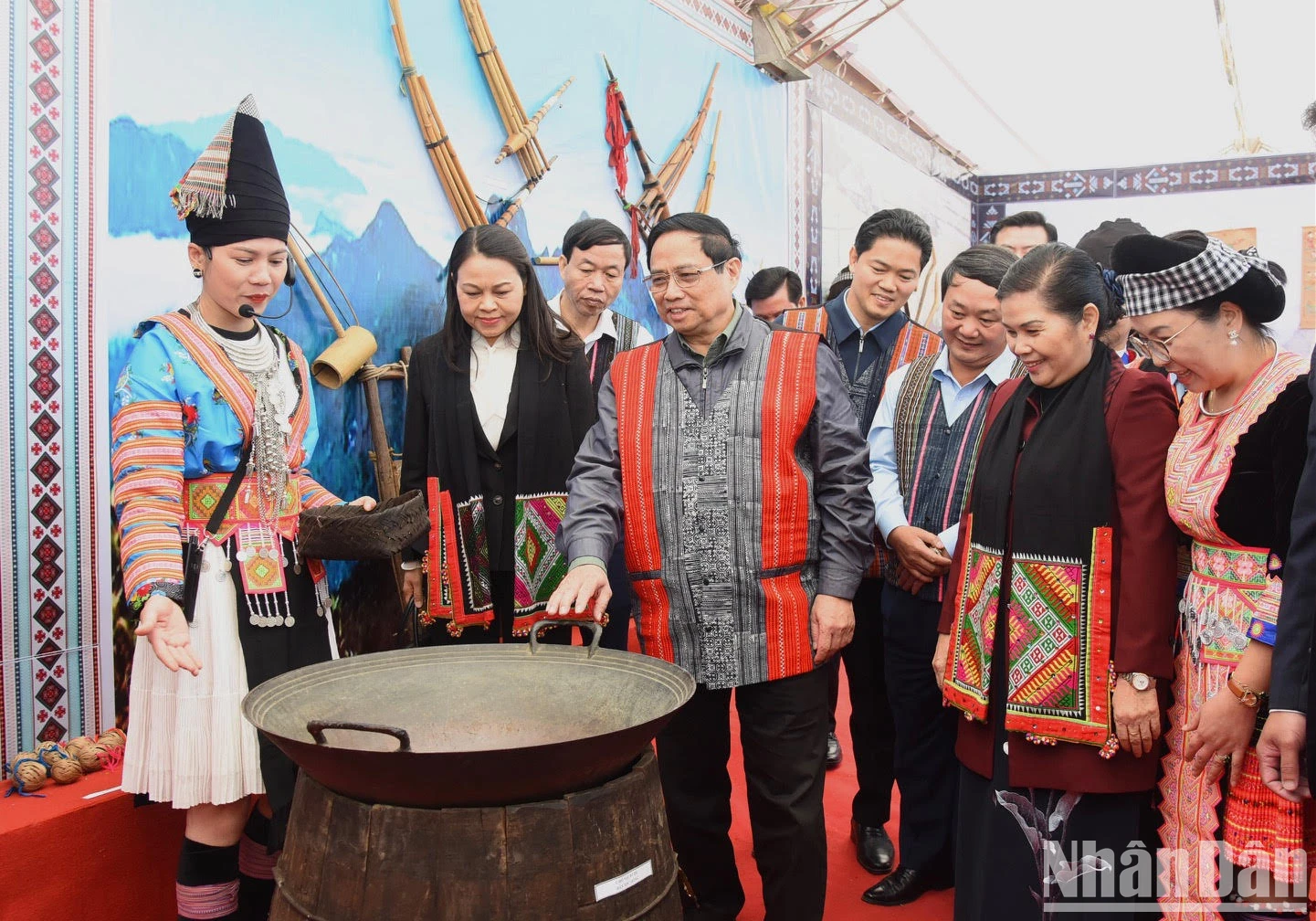 [Photo] Prime Minister celebrates Great Solidarity Day with ethnic people of Lai Chau province photo 12