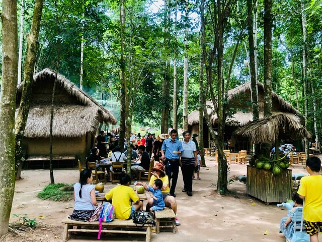 Trở lại Củ Chi 'Đất thép thành đồng' - Ảnh 2.