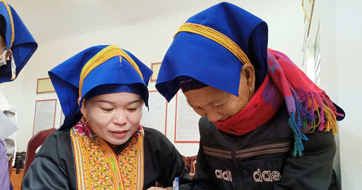 Die Menschen im Hochland von Quang Ninh gehen frühmorgens zur Wahl ihrer Dorfvorsteher.