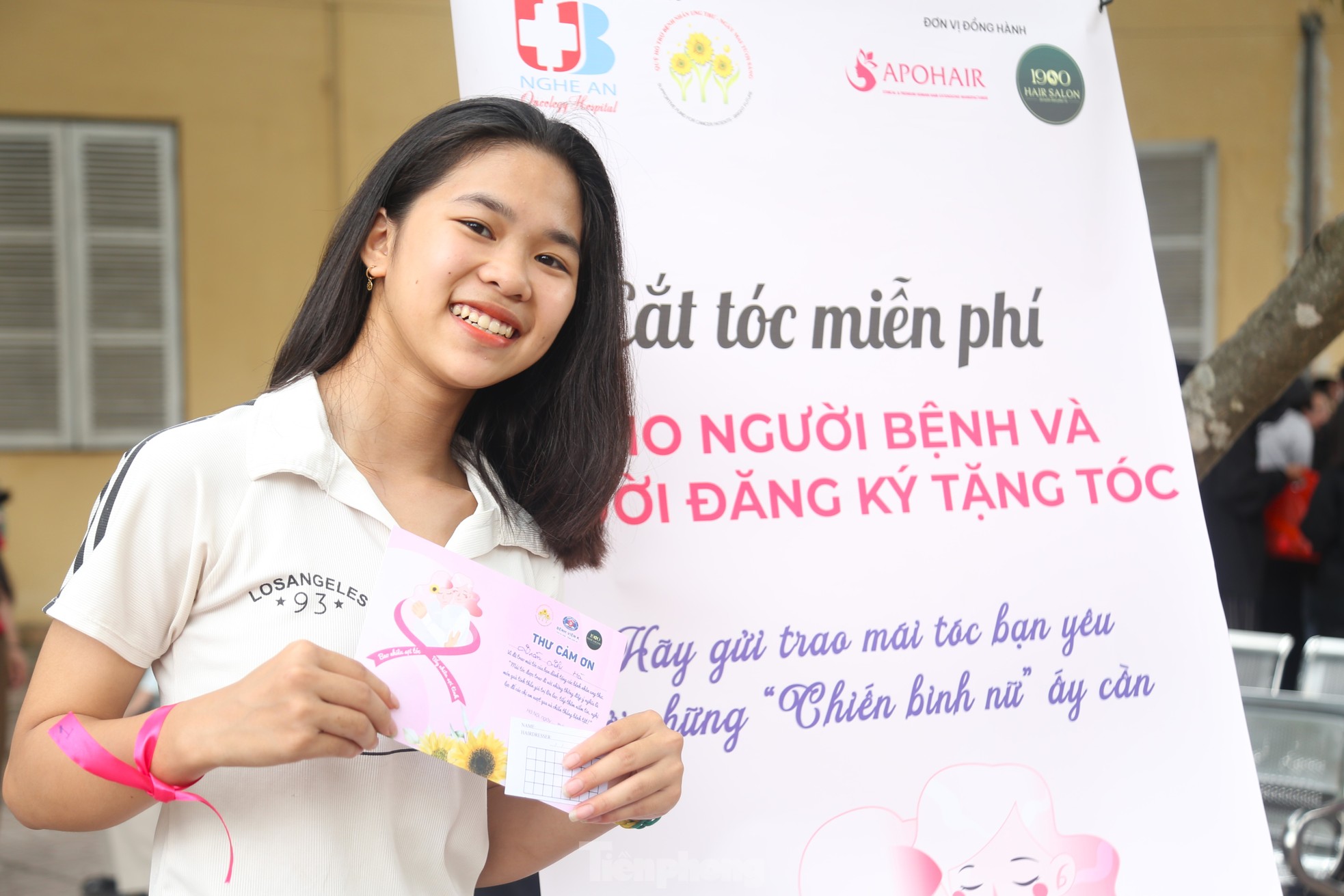 រូបភាពក្មេងស្រីអាយុ ៤ឆ្នាំ បរិច្ចាគសក់ដល់អ្នកជំងឺមហារីក រូបថត ១២