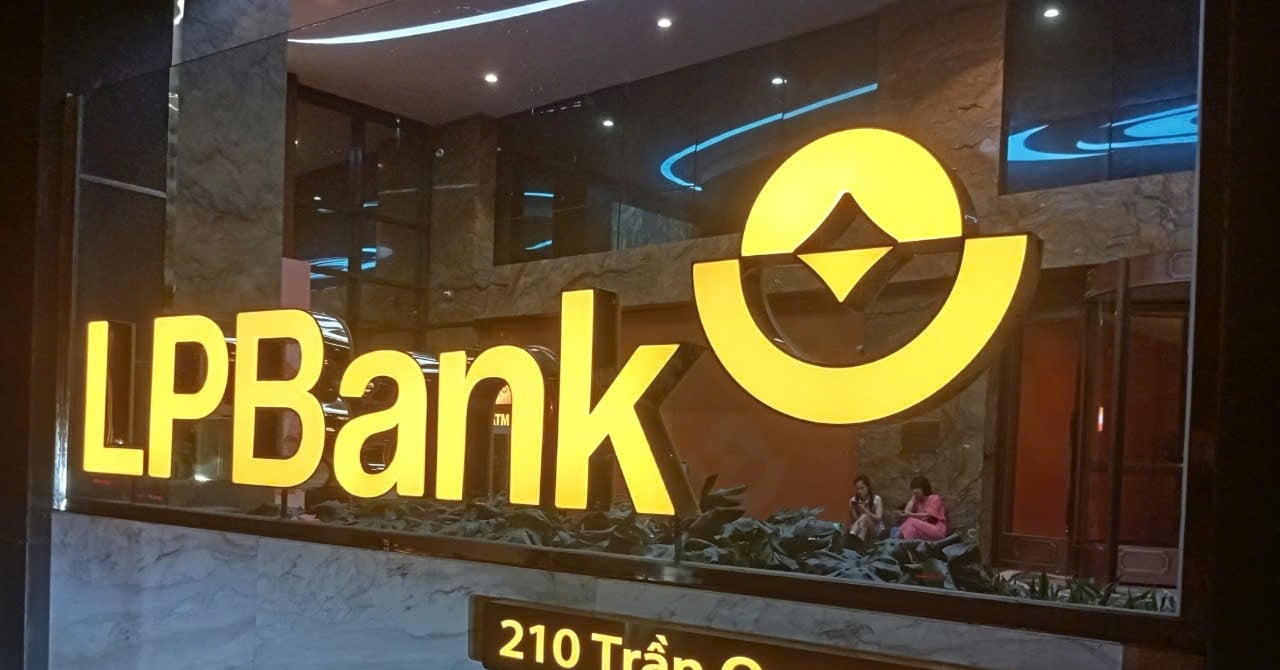 LPBank shareholders approve proposal to move headquarters and invest in FPT