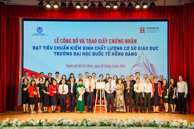 Trường Đại học Quốc tế Hồng Bàng đạt chuẩn Kiểm định chất lượng giáo dục cơ sở chu kỳ II (2019-2024) - Ảnh 1.