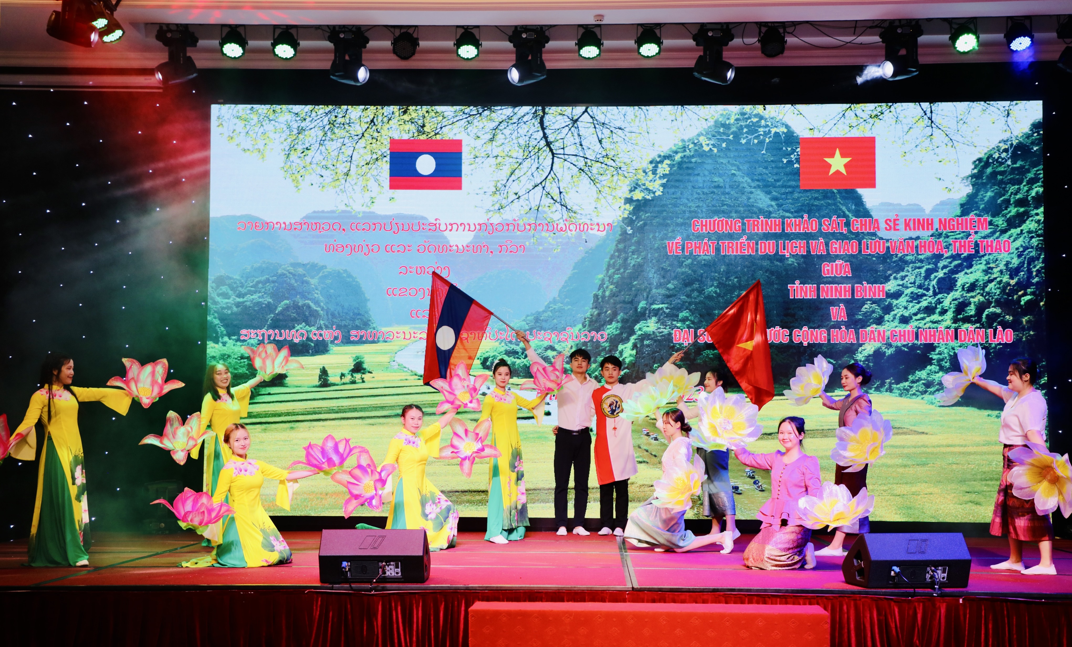 Une délégation de l'ambassade de la RDP lao au Vietnam a visité la province de Ninh Binh