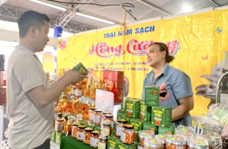 Ciudad Ho Chi Minh: Cientos de productos de OCOP participan en la exposición de productos agrícolas típicos