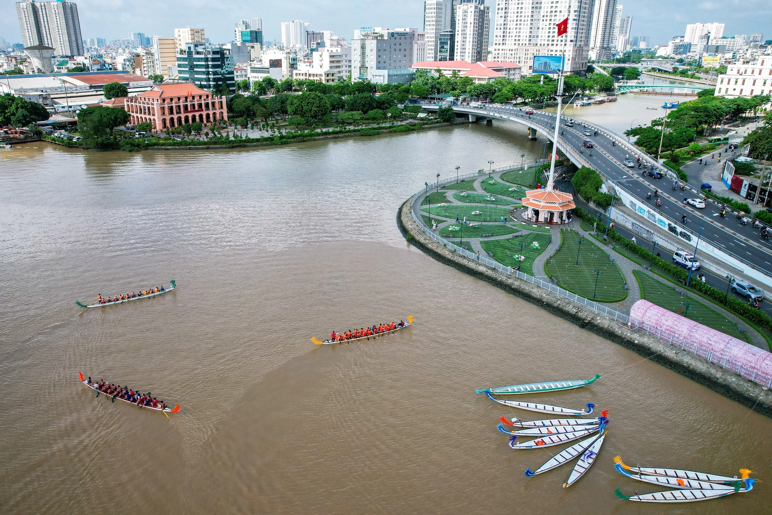 El festival del agua de Ho Chi Minh, el más grande de la historia