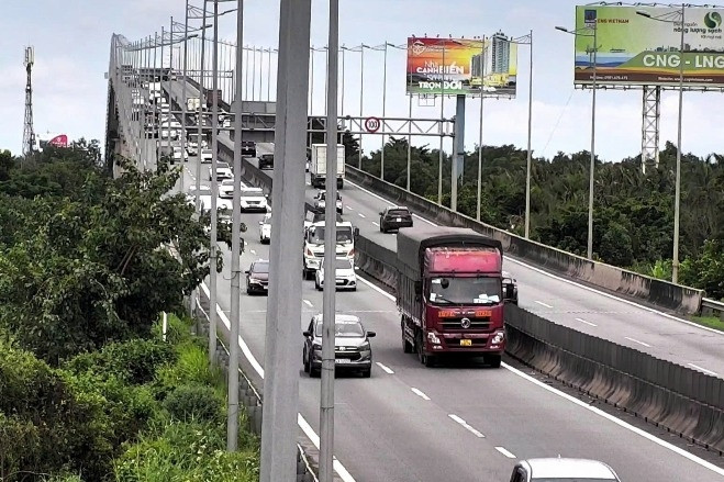 18 days to 'narrow' the longest bridge deck of Ho Chi Minh City - Long Thanh Expressway to fix expansion joints