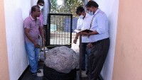 Viên đá saphire xanh nặng hơn 500kg chưa có người mua