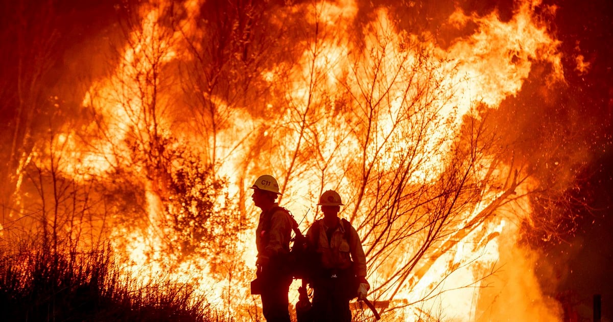 California căng mình chống chọi bão lửa