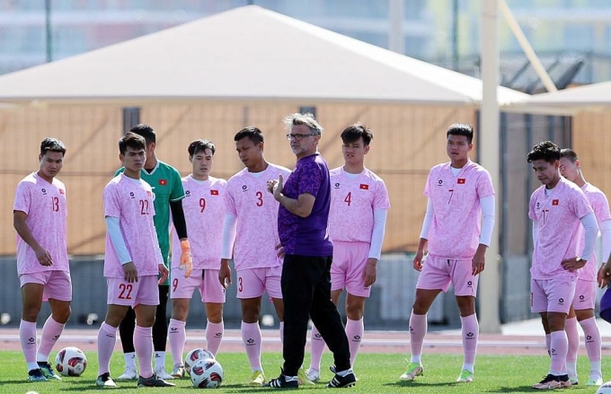 يتدرب منتخب فيتنام قبل المباراة مع إندونيسيا. الصورة: VFF