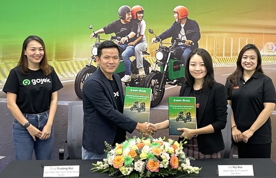 Gojek Vietnam coopère avec Dat Bike pour piloter le transport de passagers en moto électrique 1