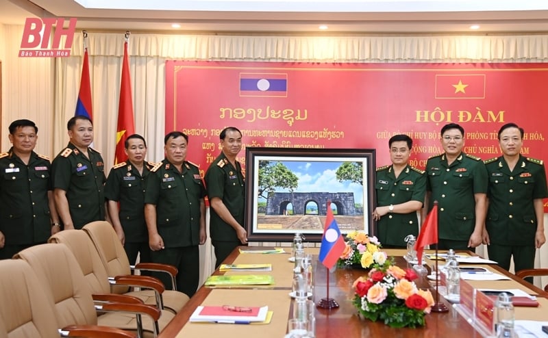 การหารือระหว่างกองบัญชาการชายแดนThanh Hoa และกองบัญชาการทหารจังหวัด Hua Phan (ลาว)