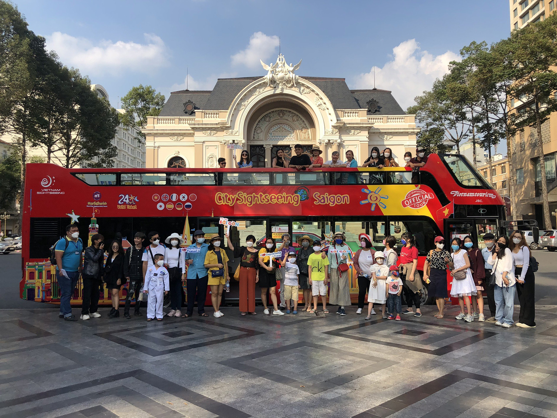 Saigontourist Travel tặng chương trình tham quan trụ sở UBND TP.HCM - Ảnh 4.