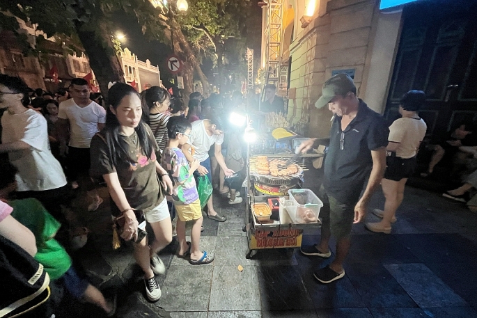 길거리 음식 가판대입니다. 사진: Duy Linh