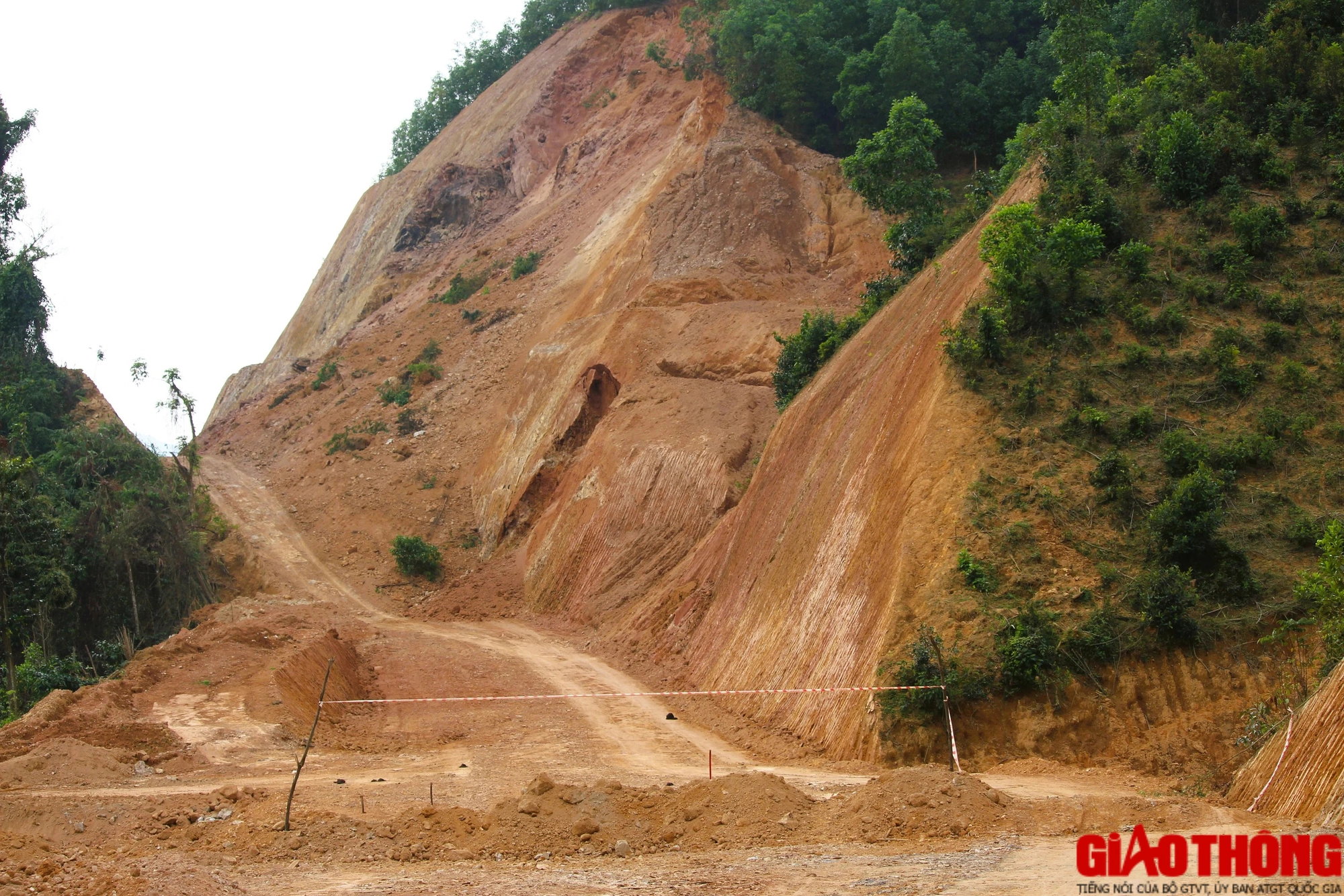 Tuyến nối 2 nhánh đường Hồ Chí Minh ở Quảng Trị đang thi công thế nào?- Ảnh 10.