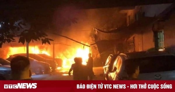 Big fire at car park near Khuong Dinh mini apartment